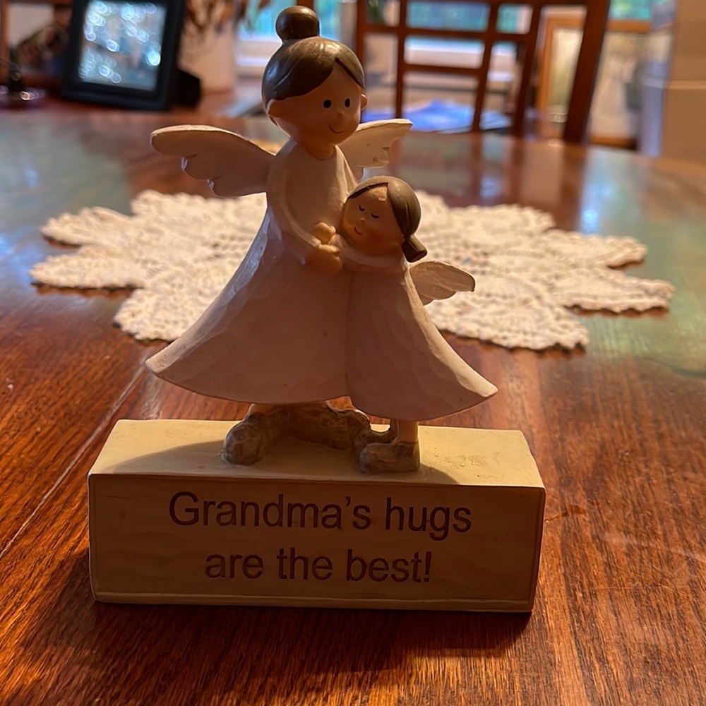Grandma’s give the best hugs statue